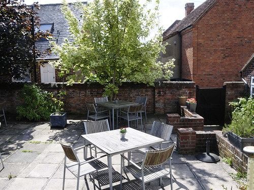 The Partridge Inn Wine Bar & Restaurant 瓦林福德 外观 照片